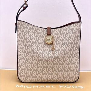 Michael Kors Lyra Small Bucket Shoulder Bag MK Vanilla
